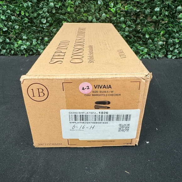 Vivaia Square-Toe V-Cut Flats (Margot 2.0) - W8.5 - Picture 9 of 10